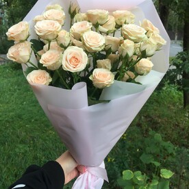 Букетик кустовых роз