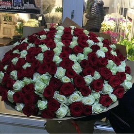 Моно букет роз 151 микс