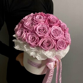 25 розовых роз в коробке размер L