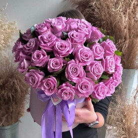 51 розовая роза в большой коробке