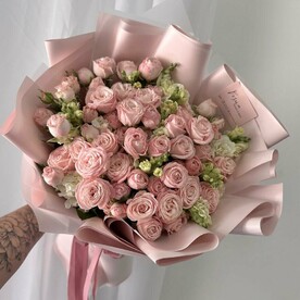 Пионовидные розы и маттиола🌿Авторский букет