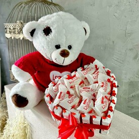 Подарочный набор: Мишка белый и сердце со сладостями