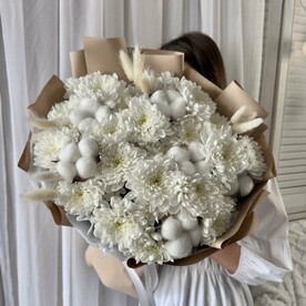 Авторский букет: белая хризантема, натуральный хлопок и лагурус🌸Размер М