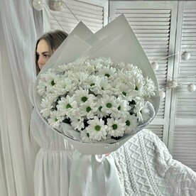 Букет белых ромашковых хризантем размер L