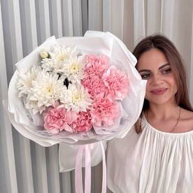 Авторский букет с хризантемой и диантусом🌿 Размер S