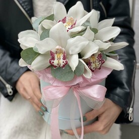 Коробка с цимбидиумом Клэр