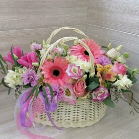 Летняя корзина с цветами