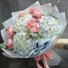 3 Гортензии с Пионовидными кустовыми розами