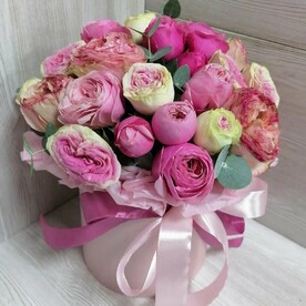 Пионовидные розы в боксе