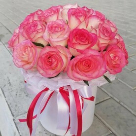 19 роз в шляпной коробке