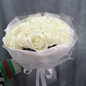 Белоснежные розы