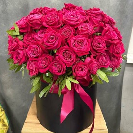 101 роза в боксе