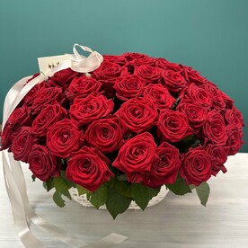 Красные розы в корзине «Восторг»