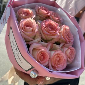Букет из розовых роз «Джумилия»