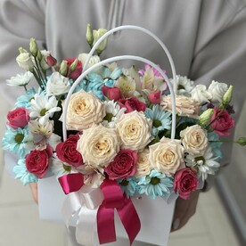 Корзинка из цветов «Ваниль»