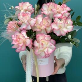 Французские розы в коробке