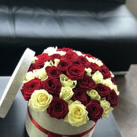 Букет из ароматных роз в коробке