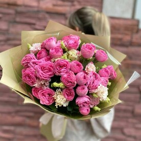 Букет из эустомы и пионовидной кустовой розы "Розовая симфония"
