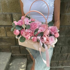 Сумочка с разновидными цветами