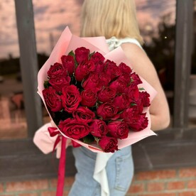 25 роз кении в оформлении