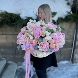 Корзина с цветами «Восторг любимой»