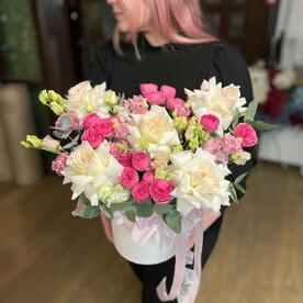 Шляпная коробка из разновидных роз