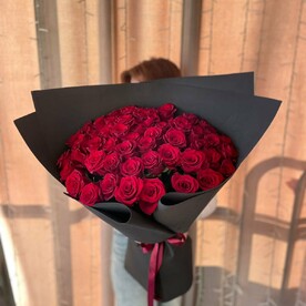 Букет из 51 алой розы