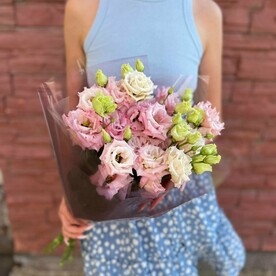 Букет комплимент из лизиантусов