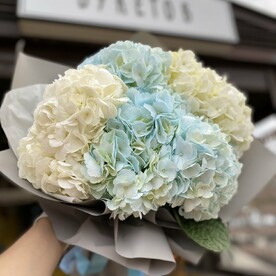 Букет из трех гортензий