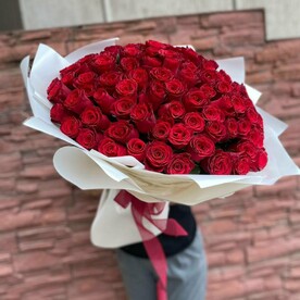 Классический букет из 101 красной розы «Вихрь чувств»