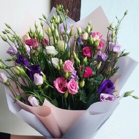 Букет из эустомы микс