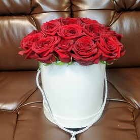 Шляпна коробка с 21 розой