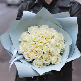 Букет из 21 белой розы 60см