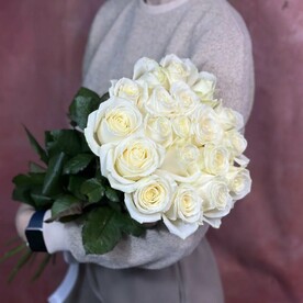 Букет из 19 белых роз, 60см.