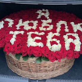 301 роза в корзине