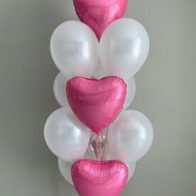 Фонтан из шаров с сердцами