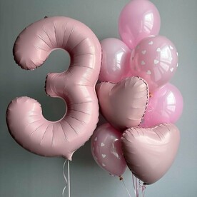 Набор из шаров с цифрой 3 и сердцами