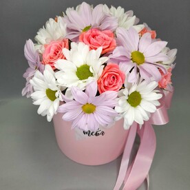 Композиция из роз и хризантемы