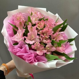 Букет из альстромерии