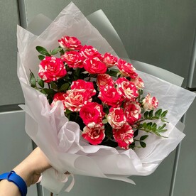 Букет из кустовой розы