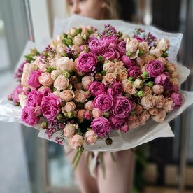 Букет пионовидных роз