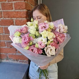 Букет кудрявого лизиантуса, нежный букет