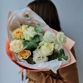 Букет с эустомой и розой