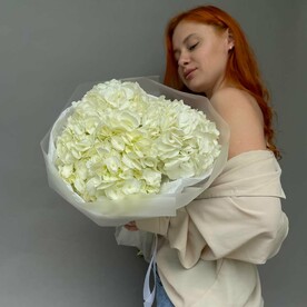 Букет белых гортензий