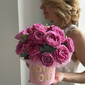 Коробочка бархатная малиновых роз на 14 февраля