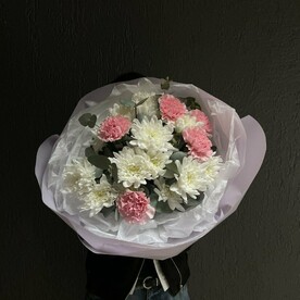 Букет хризантем и дианусов
