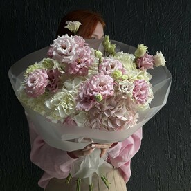 Букет гортензий и эустом