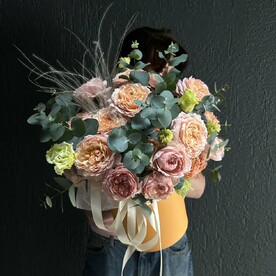 Коробка пионовидных роз