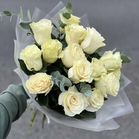 Букет из 15 белых роз