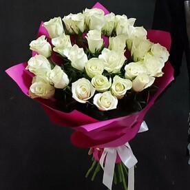 Букетик из 25 белых роз